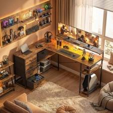 HOMCOM Gaming Tisch L-förmiger Schreibtisch mit Stromanschluss, LED-Beleuchtung